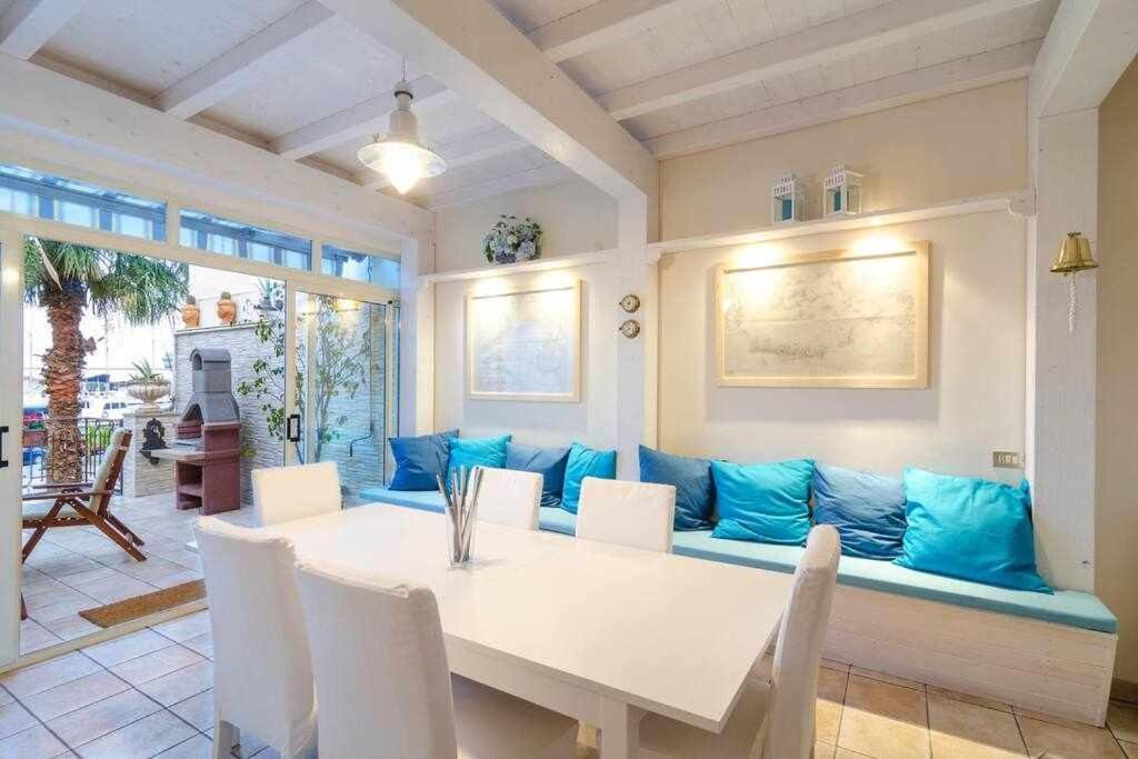 리포스토 Casa Delle Zammare Fronte Mare Centro Storico 빌라 외부 사진